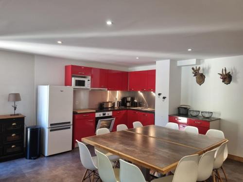 Macot-la-Plagne Appartement | Grand appartement rénové - 11 pers - Centre station - Balcon - FR-1-181-2379