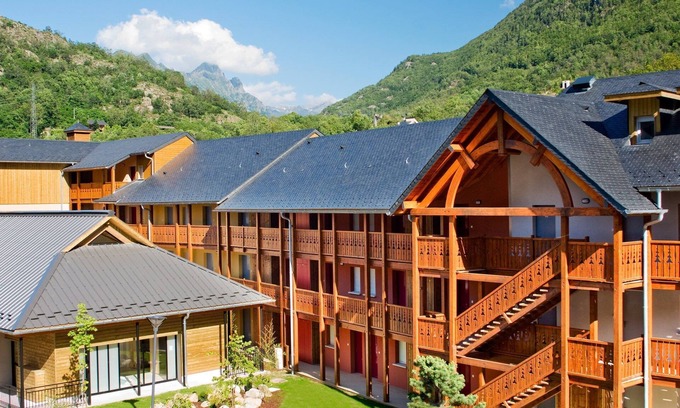 Ax-les-Thermes Copropriété | Grand Appartement | Accès sauna + parking + ski!