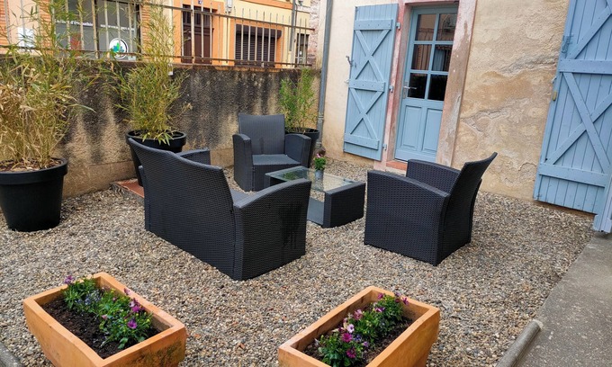 Moissac Appartement | Grand appartement avec cour, idéal pour les familles. Animaux acceptés !