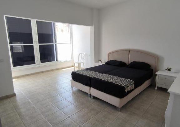 Hadera Appartement | GRAND APPARTEMENT CENTRAL RENOVE