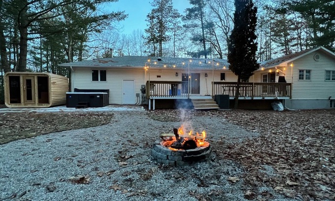 Lambton Shores Cottage | Grand Bend Bliss: Villa Nicole - Family-Friendly Beach Retreat