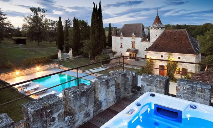 Saint-Caprais-de-Lerm Autre | Grand Castle in Saint Caprais de Lerm with Sauna & Bubble Bath