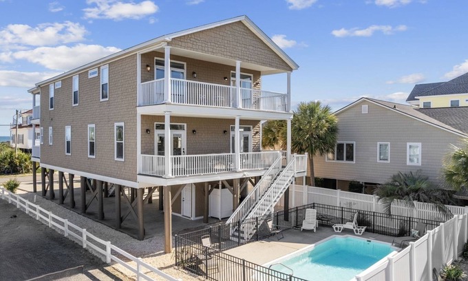 Murrells Inlet Maison | Grand Coastal Getaway – 7BR w/Pool & Beach Path, Perfect for Making Memories!