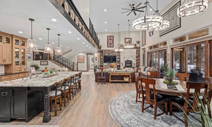 Timber Lakes Maison | Grand Escape at R&D Ranch