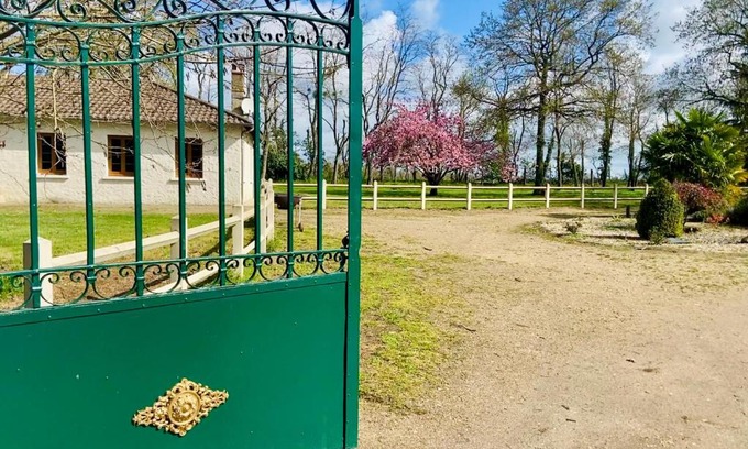 Nouatre Maison | Grand gîte dans un parc arboré