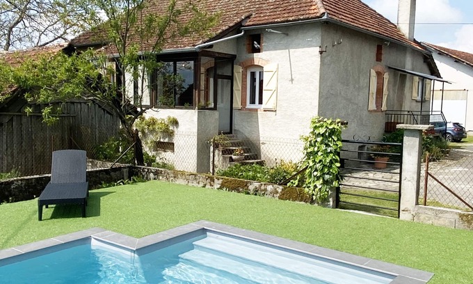 Viazac Maison | L'Ombre du Noyer - 9 personnes - 9 km de Figeac - piscine partagée