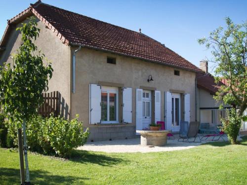 Cindre Maison | Grand Gîte Familial à la Campagne avec Jardin et Véranda, Près de Vichy et Moulins - FR-1-489-256