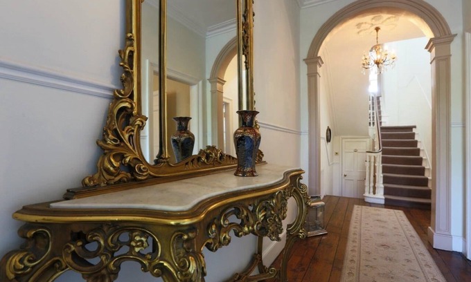 Grand Canal Dock Maison | Grand Georgian Residence, with period charm!3 Bed