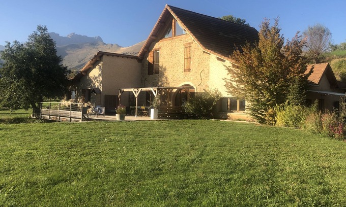 La Roche-des-Arnauds Maison | Grand Gite Pour 10 Pers en Pleine Nature vue sur Montagnes de Céüse et Dévoluy