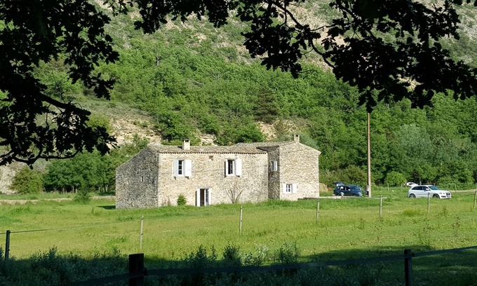 Revest-des-Brousses Maison | Grand gite le moulin de roche dans le luberon.