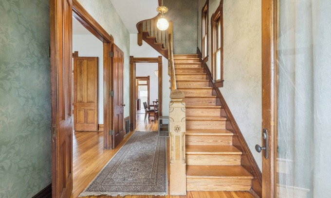 Whittier Maison | Beautiful 4 bed, 3 bath, heart of Denver, 2 blocks to City Park, free parking