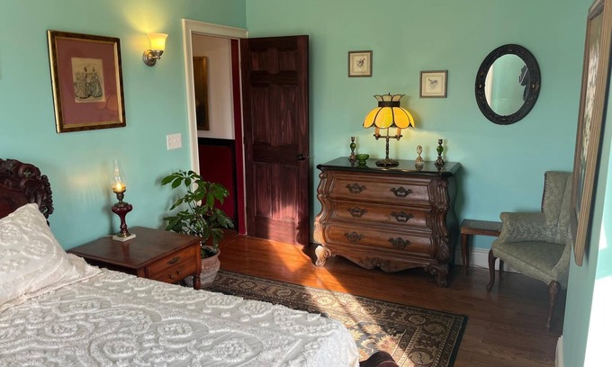Seneca Falls Appartement | Grand Historic Downtown Suite