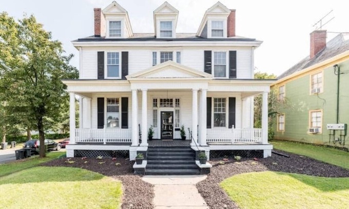 Daniels Hill Maison | Grand Historic Home Near Downtown w/ Rec Room