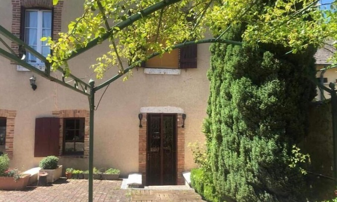 Aubigny-sur-Nere Appartement | Grand Loft Studio bien équipé a 2 minutes de centre ville