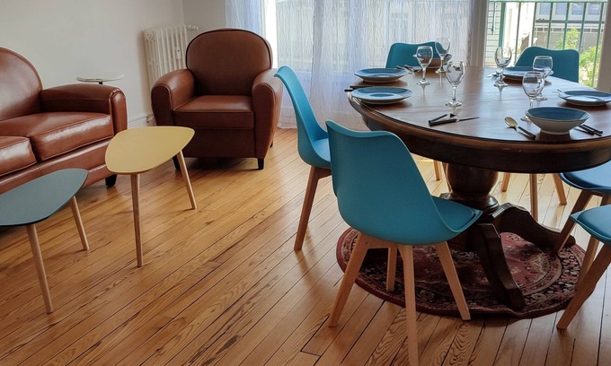 Downtown Le Havre Appartement | Grand logement rénové, 84 m2, 5 Personnes, à 100 m de la Gare et du tramway