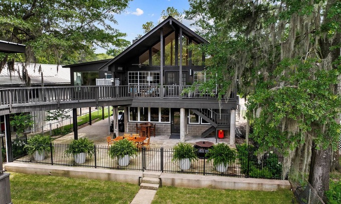 Jefferson Maison | Grand Mamou at Caddo Lake - Luxury Living on The Bayou