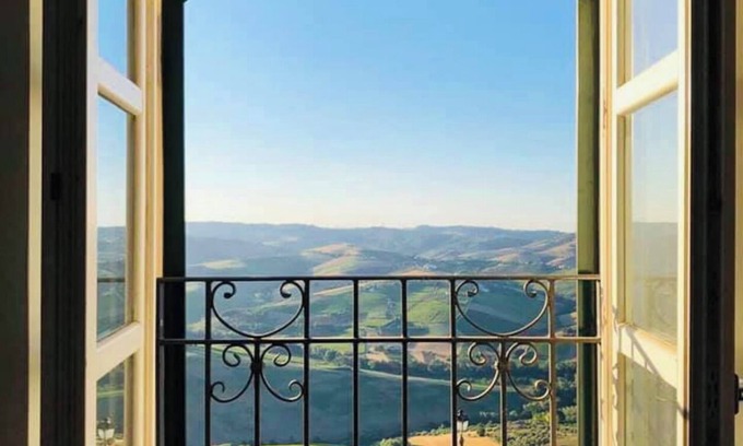 Citta Sant'Angelo Appartement | Grand palazzo appartement niché dans une ville médiévale au sommet d'une colline sur la côte Adriatique