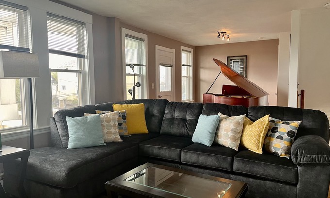 Medford Maison | Boston Cosy home, Near Tufts, Encore Casino, TD Garden, tous les grands hôpitaux