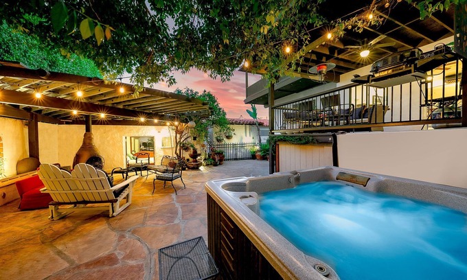 Loma Portal Maison | Grand Spanish Style 5BD w/ Huge 360 Rooftop Deck w/ Airport Views, AC, & Hot Tub!