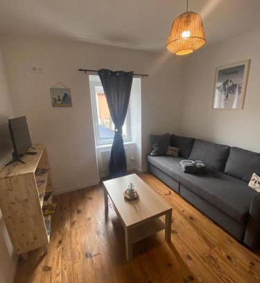 Bagneres-de-Bigorre Appartement | Grand Studio à 3 min du centre-ville