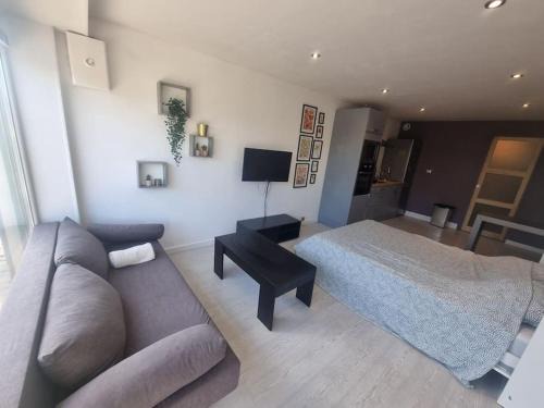 Grigny Appartement | Grand studio lumineux