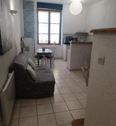 Romans-sur-Isere Appartement | Grand Studio meublé chez COCO