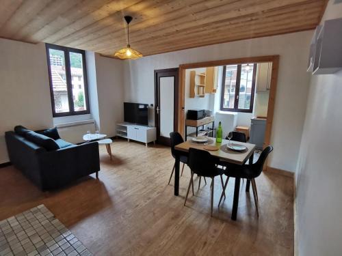Moutiers Appartement | Grand T2 avec balcon - proche centre historique