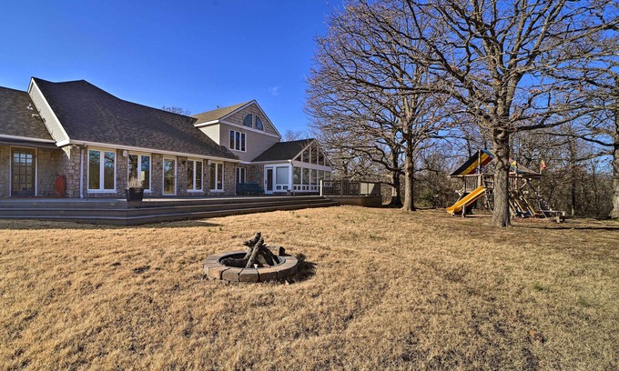 Tulsa Maison | Grand Tulsa Getaway with Private Pond, Dock & Deck
