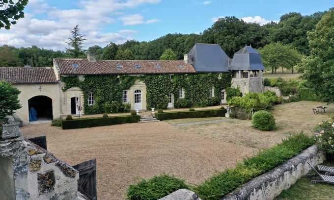 Deneze-sous-Doue Maison | Grande demeure familiale en Anjou, calme, proche Château de la Loire, piscine