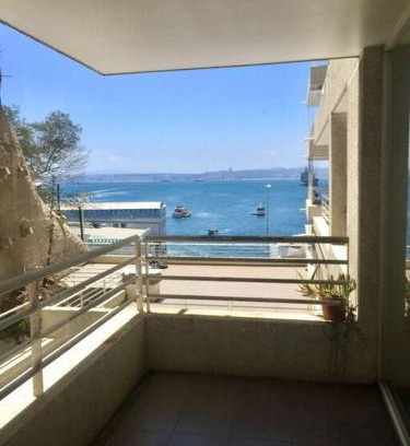 Playa Ancha Appartement | Grande Departamento, Frente al Mar, Equipado.