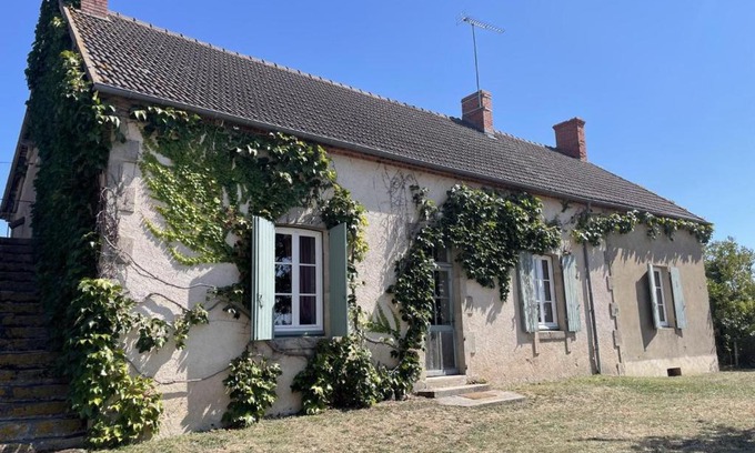Chappes Maison | Grande Ferme avec Piscine Privative et Jardin, Proche Étang, Chappes - FR-1-489-90