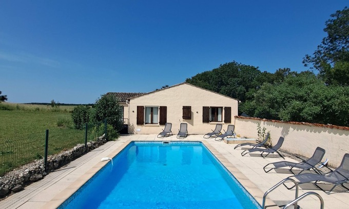 Saint-Pierre-de-Juillers Maison | grande villa avec piscine privée