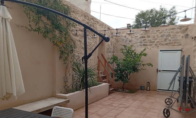 Villeseque-des-Corbieres Maison | Grande Maison Coeur DE Village Avec Patio ET Jardin