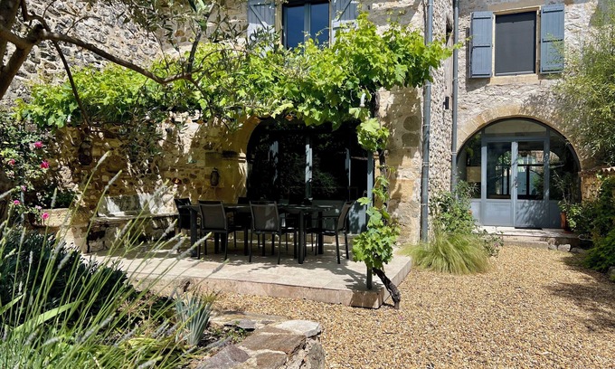 Saint-Mamert-du-Gard Maison | Grande Maison de village au calme entre Uzès et Nîmes