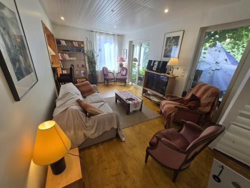Besancon Maison | Grande maison calme proche centre terrasse jardin