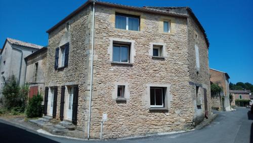 Lacapelle-Biron Maison | Grande maison de ville avec cheminée et loggia
