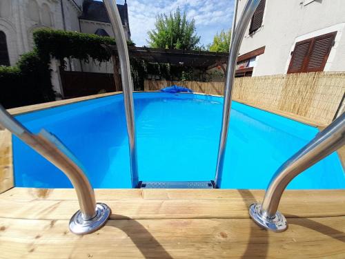 Saint-Gaultier Maison | Grande Maison Familiale avec Piscine et Parking à Saint-Gaultier - FR-1-591-753