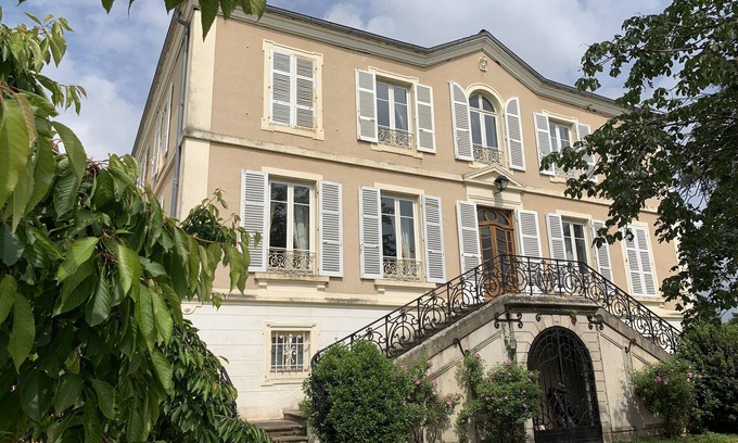 Saint-Julien Maison | Grande Maison Familiale Située Dans le Beaujolais au Coeur des Vignes