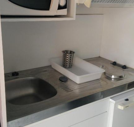 Salies-de-Bearn Appartement | Grande maison sur 2000 m2 de terrain avec un studio amenage pour 2 personnes2