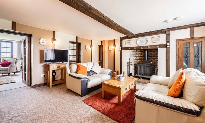 Norwich Autre | Grange Farm House | Large Farm House in the Norfolk Countryside!
