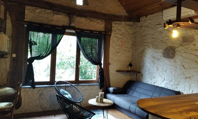 Saint-Christophe-Vallon Maison | Grange rénovée en pleine nature