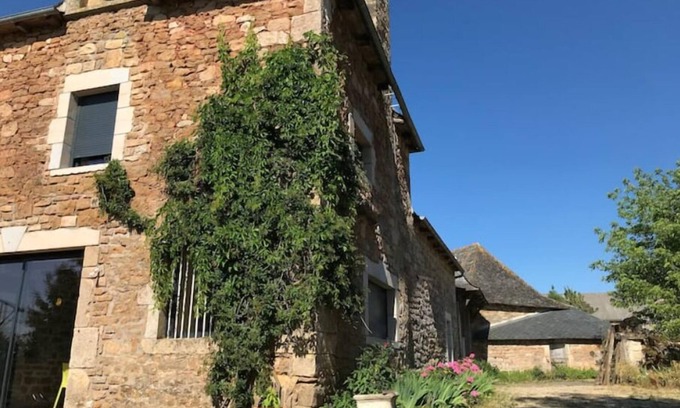Mondalazac Maison | Grange Reformée en Pleine Nature