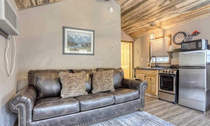 Keystone Cabine | Granite Peak Getaway in the woods. Close to Mt. Rushmore.