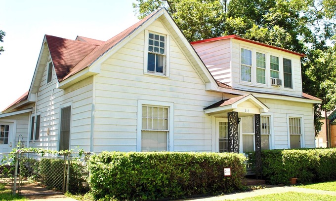 Bullard Maison | Gran’s House in the Heart of Downtown Bullard, Texas