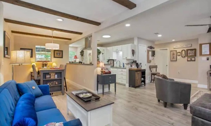 Grapevine Maison | Grapevine Historic District ! New Remodel