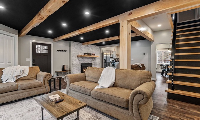 North Lake George Maison | Graphite MTN Retreat - .75 mi to Hague Beach, access to Hague Brook, EV charger