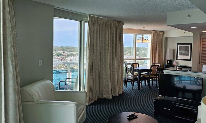 Downtown Myrtle Beach Copropriété | Great 2 BR on the ocean - Oceans One 908