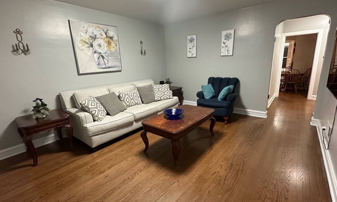 West Elsdon Appartement | Great 3 bedroom walking distance from MDW airport