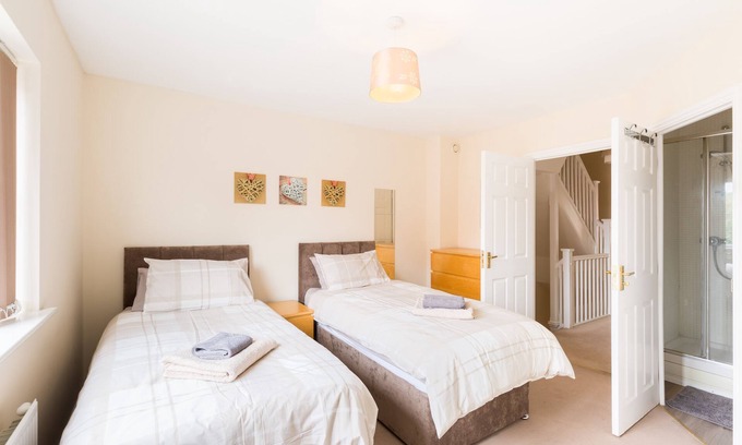 Tipton Maison | Great 4 bed house in Black Country
