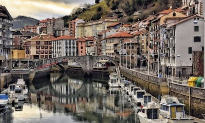 Ondarroa Appartement | Great accommodation on the coast of the Basque Country, with capacity for 8 to 10 people.